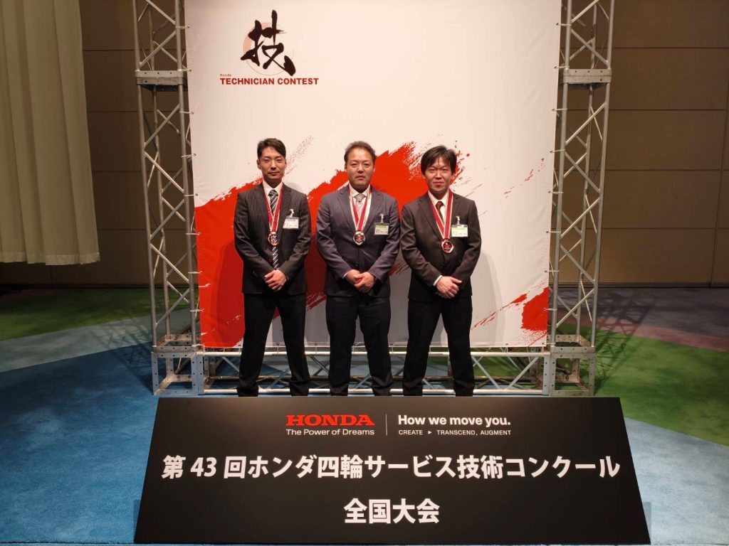 %e8%a1%a8%e5%bd%b0%e5%bc%8f3%e4%ba%baimg_5504